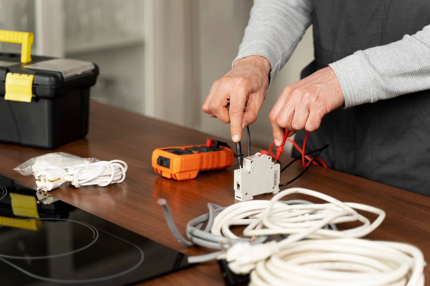  ESO : Jūsų patikimas partneris elektros paslaugų srityje